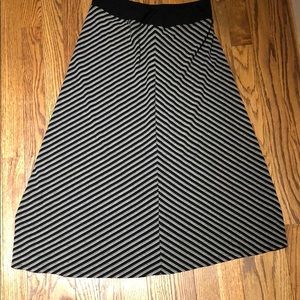 J Jill midi skirt black, gray and white v pattern